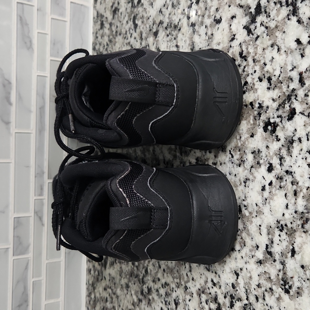 Triple Black Nike Air Max 200 Running Shoes sz 8.5 solid sneakers AT6175-003 - Picture 4 of 6